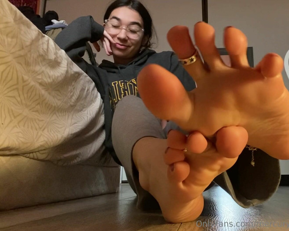 Mercury Soles aka Mercurysoles OnlyFans - Oh my gosh  I can see that you’re about to explode for my soles!! I want you to lick it off