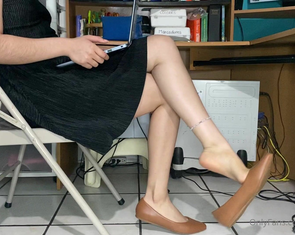 Goddess Angela aka goddessangelamx OnlyFans - Shoeplay w flats at work