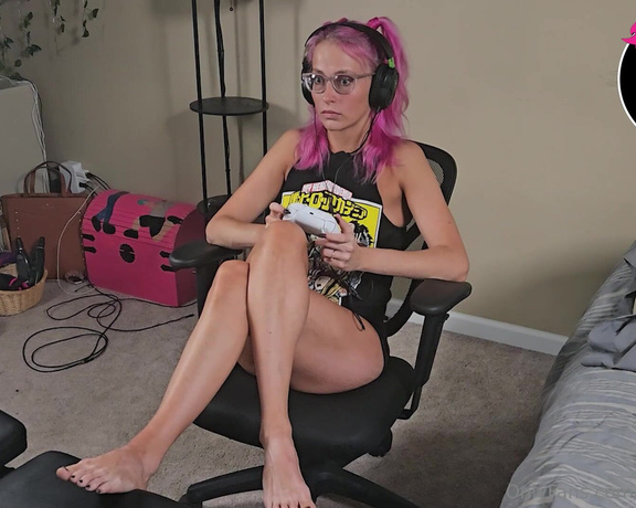 Goddess BBGRL aka goddessbbgrl OnlyFans - Casual Femdom  Gamer Goddess Footstool This week we decided to bring you into our home for an inti