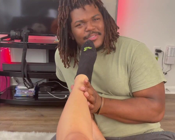 Kali Domina aka kvlidomina OnlyFans - Sniff My Sweaty GYM Feet  if you didn’t receive the full clip tip this post $8 httpsonlyfanscomdal