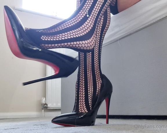 Maddison Spoilt aka maddisonspoilt OnlyFans - Cheeky shoe dangle