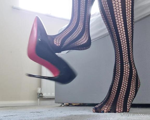 Maddison Spoilt aka maddisonspoilt OnlyFans - Cheeky shoe dangle