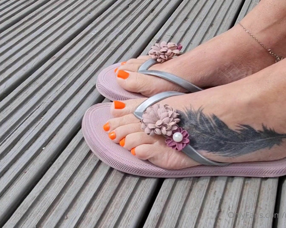 Maddison Spoilt aka maddisonspoilt OnlyFans - Flip flop fun!!! That noise though, pure heaven!!