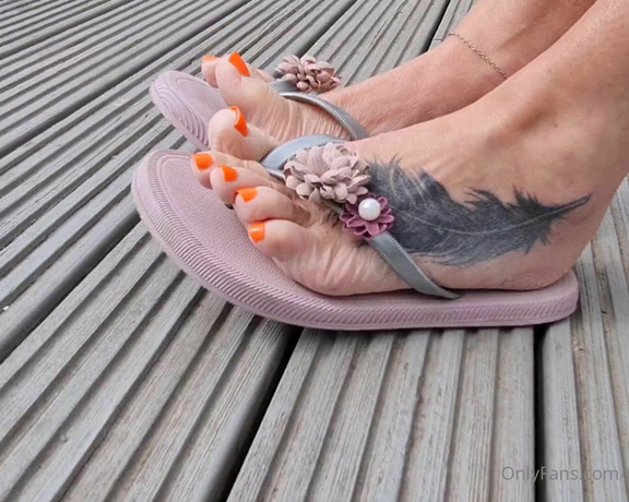 Maddison Spoilt aka maddisonspoilt OnlyFans - Flip flop fun!!! That noise though, pure heaven!!