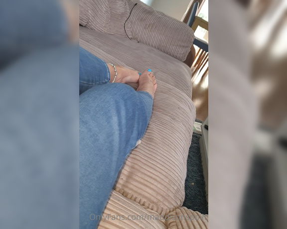 Maddison Spoilt aka maddisonspoilt OnlyFans - What would you do if you were on the sofa with