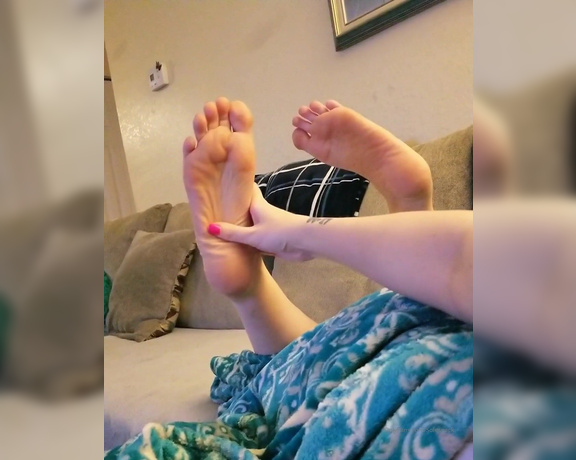 Solesnack aka solesnack OnlyFans - Absentmindedly massaging my feet in the pose while I watch Netflix On a scale of 1 10, how distract