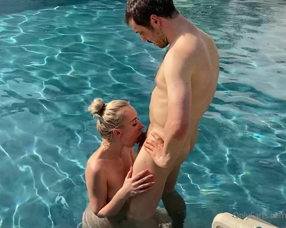 NYCBiSexCouple aka nybisexcouple OnlyFans - @misskatejoin sucking cock poolside )