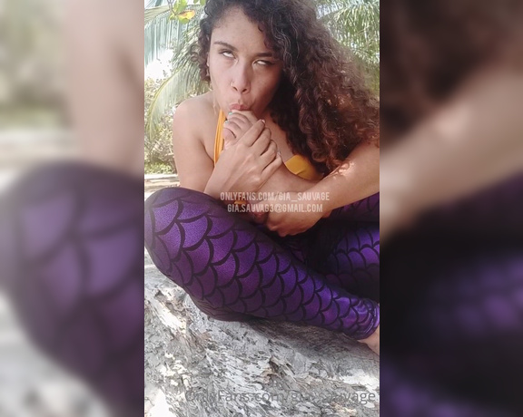 Gia Sauvage aka gia_sauvage OnlyFans - [Selfworship] Giamermaid gets human delicious feet I couldnt help myself but tasting them