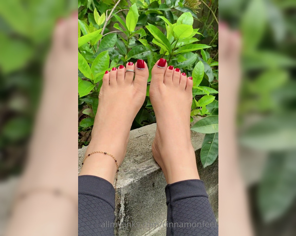 Goddess Cinnamon aka cinnamonfeet2 OnlyFans - Teasing you with my toes first so you get ready for my arches
