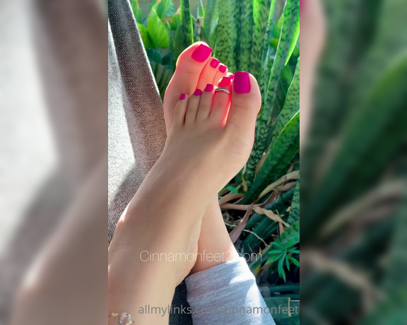 Goddess Cinnamon aka cinnamonfeet2 OnlyFans - Been sunbathing here and now is time to have my warm toes on your mouth