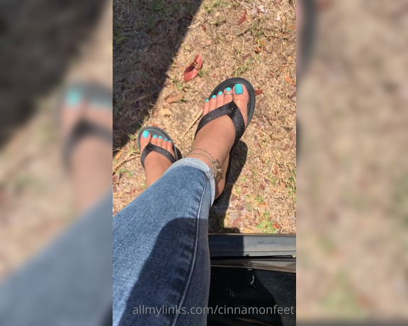 Goddess Cinnamon aka cinnamonfeet2 OnlyFans - Choose your favorite flip flops or wedges