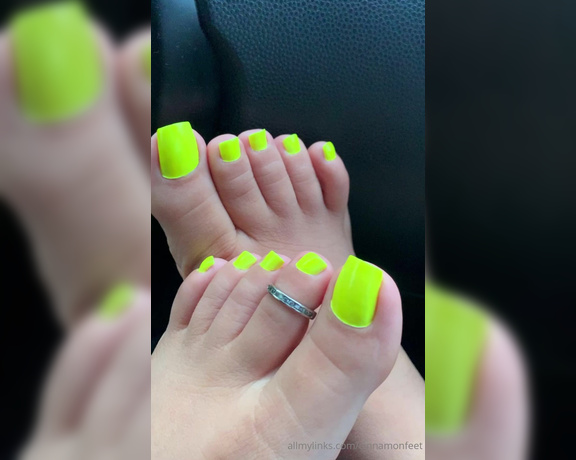 Goddess Cinnamon aka cinnamonfeet2 OnlyFans - Are you ready to cum to my new pedicure Thx to the dear fan who paid for my manipedi 1