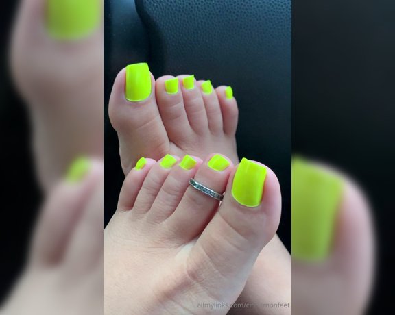 Goddess Cinnamon aka cinnamonfeet2 OnlyFans - Are you ready to cum to my new pedicure Thx to the dear fan who paid for my manipedi 1