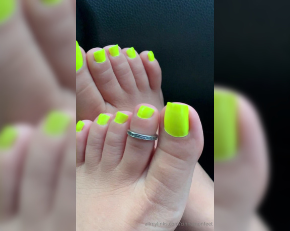 Goddess Cinnamon aka cinnamonfeet2 OnlyFans - Are you ready to cum to my new pedicure Thx to the dear fan who paid for my manipedi 1