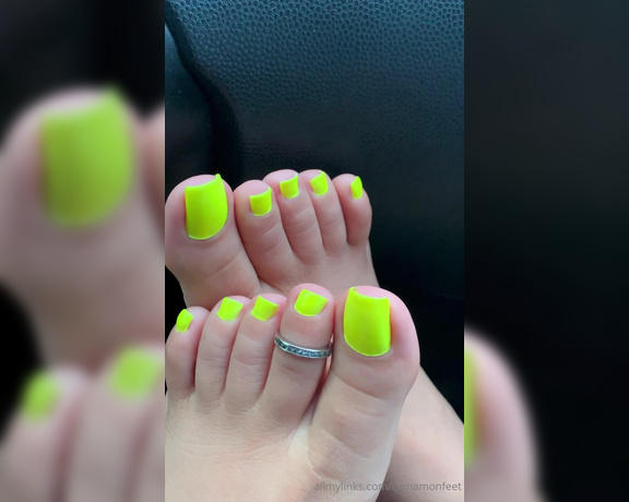 Goddess Cinnamon aka cinnamonfeet2 OnlyFans - Are you ready to cum to my new pedicure Thx to the dear fan who paid for my manipedi 1