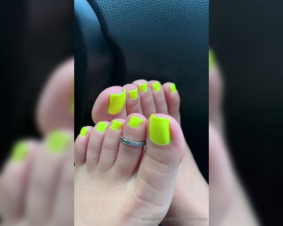 Goddess Cinnamon aka cinnamonfeet2 OnlyFans - Are you ready to cum to my new pedicure Thx to the dear fan who paid for my manipedi 1