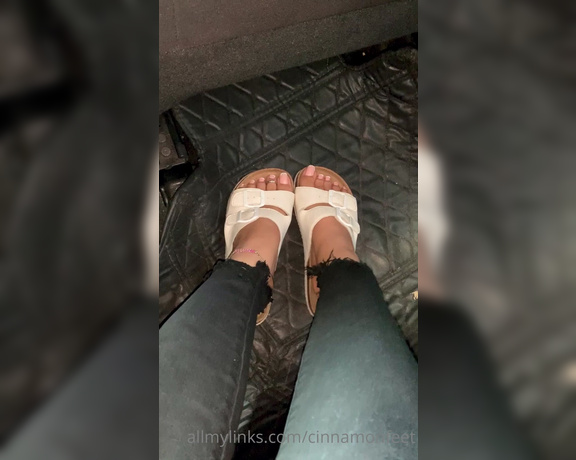 Goddess Cinnamon aka cinnamonfeet2 OnlyFans - Smell my sandals and lick my feet