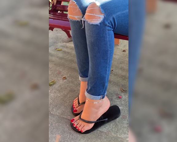 Goddess Cinnamon aka cinnamonfeet2 OnlyFans - Teasing you at the park