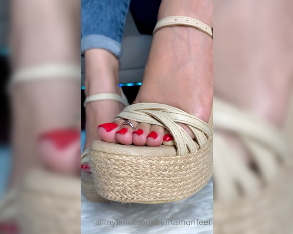 Goddess Cinnamon aka cinnamonfeet2 OnlyFans - Wearing my wedges for you tonight