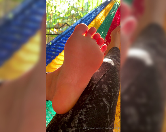 Goddess Cinnamon aka cinnamonfeet2 OnlyFans - Time for me to relax on the hammock and time for you to sniff and lick my soles