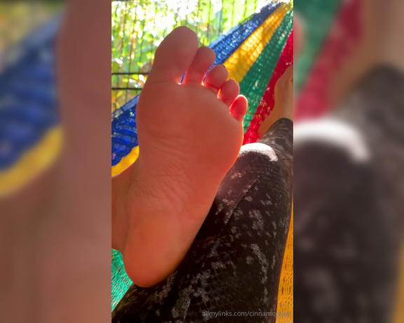 Goddess Cinnamon aka cinnamonfeet2 OnlyFans - Time for me to relax on the hammock and time for you to sniff and lick my soles