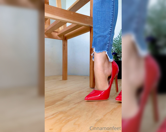 Goddess Cinnamon aka cinnamonfeet2 OnlyFans - You just can’t hold on when I show you and tease you with my arches like thisYou get hard instantl