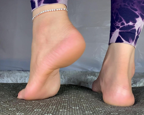 Goddess Cinnamon aka cinnamonfeet2 OnlyFans - Stretching my arches for youI know you can’t stop looking at them