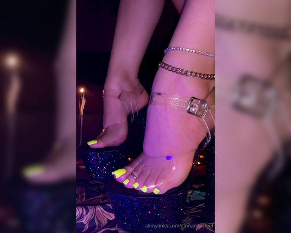Goddess Cinnamon aka cinnamonfeet2 OnlyFans - Trick or feet this Halloween night your D is under my spell and I’ll make it cm to my feet You
