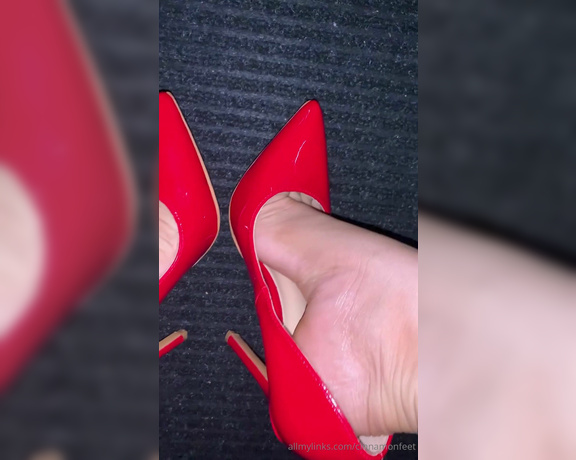 Goddess Cinnamon aka cinnamonfeet2 OnlyFans - Love making your dick edge when I wear my sexy red pumps