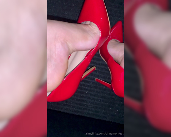 Goddess Cinnamon aka cinnamonfeet2 OnlyFans - Love making your dick edge when I wear my sexy red pumps