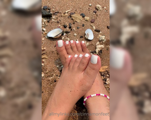 Goddess Cinnamon aka cinnamonfeet2 OnlyFans - Would you suck my toes at the beach