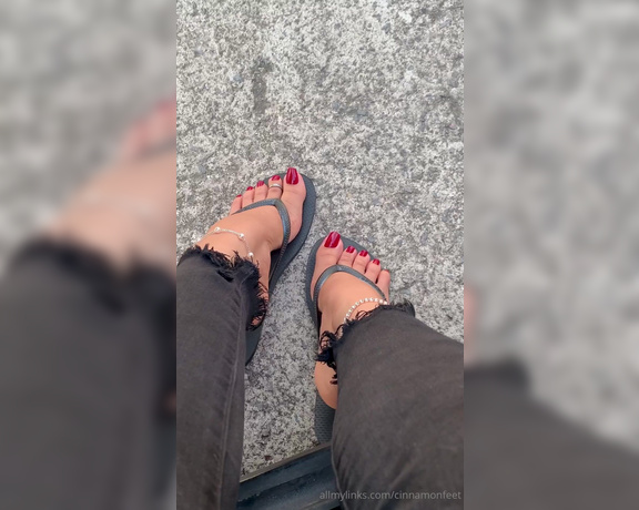 Goddess Cinnamon aka cinnamonfeet2 OnlyFans - With my black havaianas on the side of the road