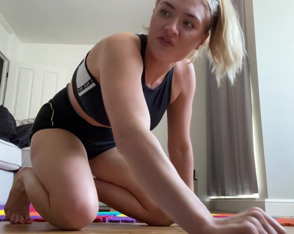 Goddess Dommelia aka goddessdommelia OnlyFans - WOD with Dommelia! Watch me work out then worship my SWEAT! 10 min clip 3 rounds 40 seconds on 20