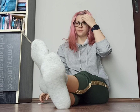 Masmr aka masmr OnlyFans - #9November  IGNORE & CASUAL soles video, start with socks, I take them off to barefeet + BUBBLE GUM