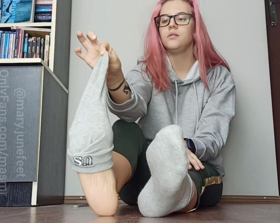 Masmr aka masmr OnlyFans - #9November  IGNORE & CASUAL soles video, start with socks, I take them off to barefeet + BUBBLE GUM