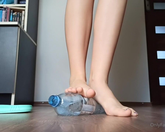 Masmr aka masmr OnlyFans - PLASTIC BOTTLE barefeet crushing Its short  less than three minutes So let me know if wanna long