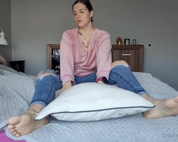 Masmr aka masmr OnlyFans - #8January  step sister roleplay, bare feet massage First I massage my feet myself, then you take