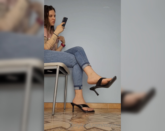 Masmr aka masmr OnlyFans - #3May  HIGH HEELED FLIP FLOPS JOI Side view, jeans, bare feet + flip flops heels This JOI is basic