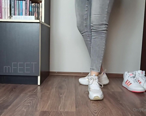 Masmr aka masmr OnlyFans - YouTube video  trying on two pairs sports shoes With & without socks