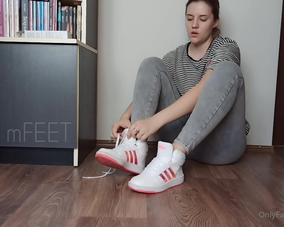 Masmr aka masmr OnlyFans - YouTube video  trying on two pairs sports shoes With & without socks