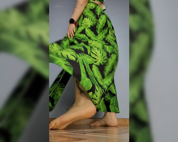 Masmr aka masmr OnlyFans - #9April  leafy long dress, turning around, showing feet off Arches, wrinkly scrunch, painted toes