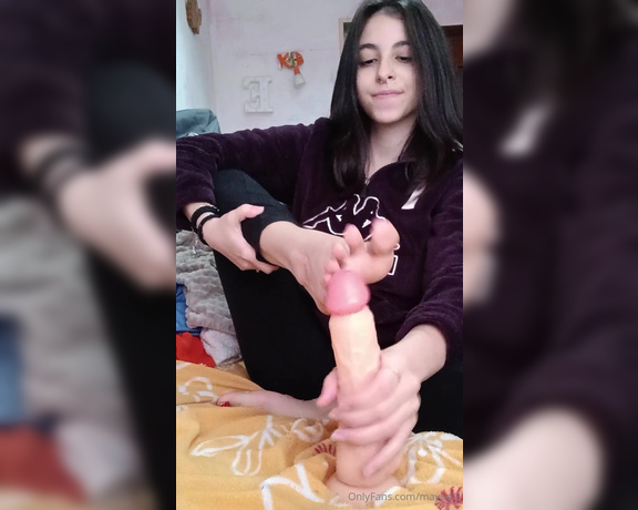 Maybel aka maybel2 OnlyFans - Oggi sborrerai quando te lo dico io, mentre ti faccio un footjob, handjob e blowjob con il dildo