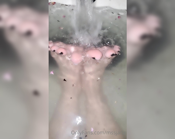 Mssjada aka mssjada OnlyFans - Feet in the bath I love my full moon bath ritual