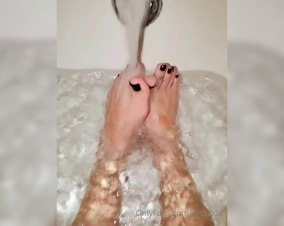 Mssjada aka mssjada OnlyFans - Soaking in a salt bath, thinking about what kind of content to make next I need some bath bombs