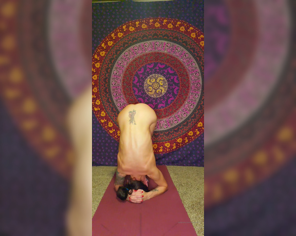 Mssjada aka mssjada OnlyFans - Some of my Yoga poses Naked! A little Video and 12 Pictures 1