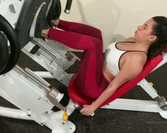 Theenchantressb aka theenchantressb OnlyFans - Do you ever stare at pretty girls while youre at the gym Do you go a little crazy when shes barefo