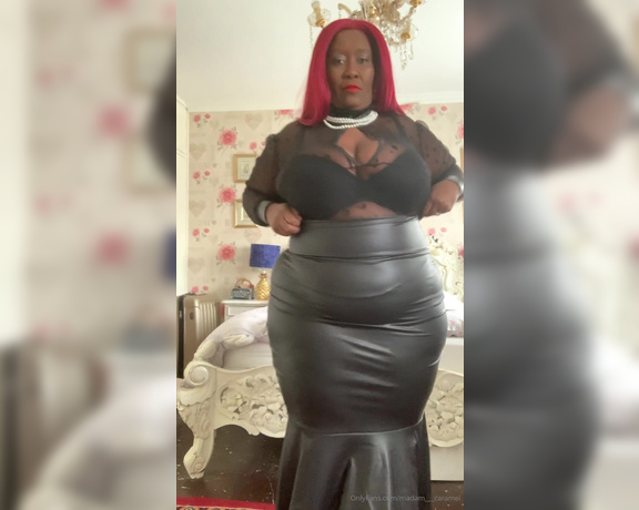 Madame Caramel aka madam___caramel OnlyFans - Glammed up in leatherette and lace and fine jewels offered by a very wealthy arab