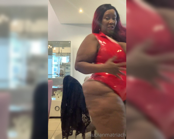 Madame Caramel aka madam___caramel OnlyFans - Come here boi