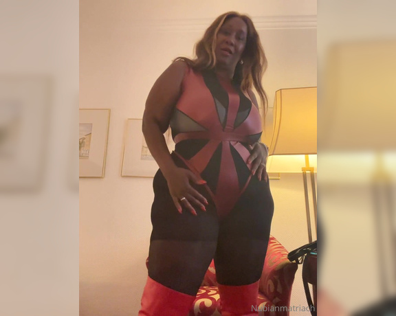 Madame Caramel aka madam___caramel OnlyFans - You crave my Goddess curves