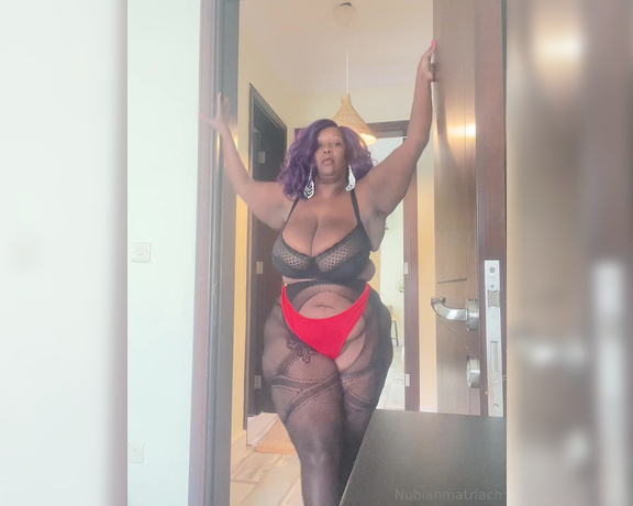 Madame Caramel aka madam___caramel OnlyFans - Dont take your eyes off of me boi You will be transfixed by my heavenly body